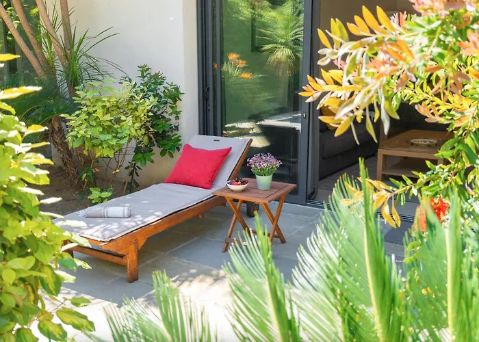 Hotel Particulier Cassis - Hpc Suites Cassis Centre - Parking Securise & Piscine Chauffee